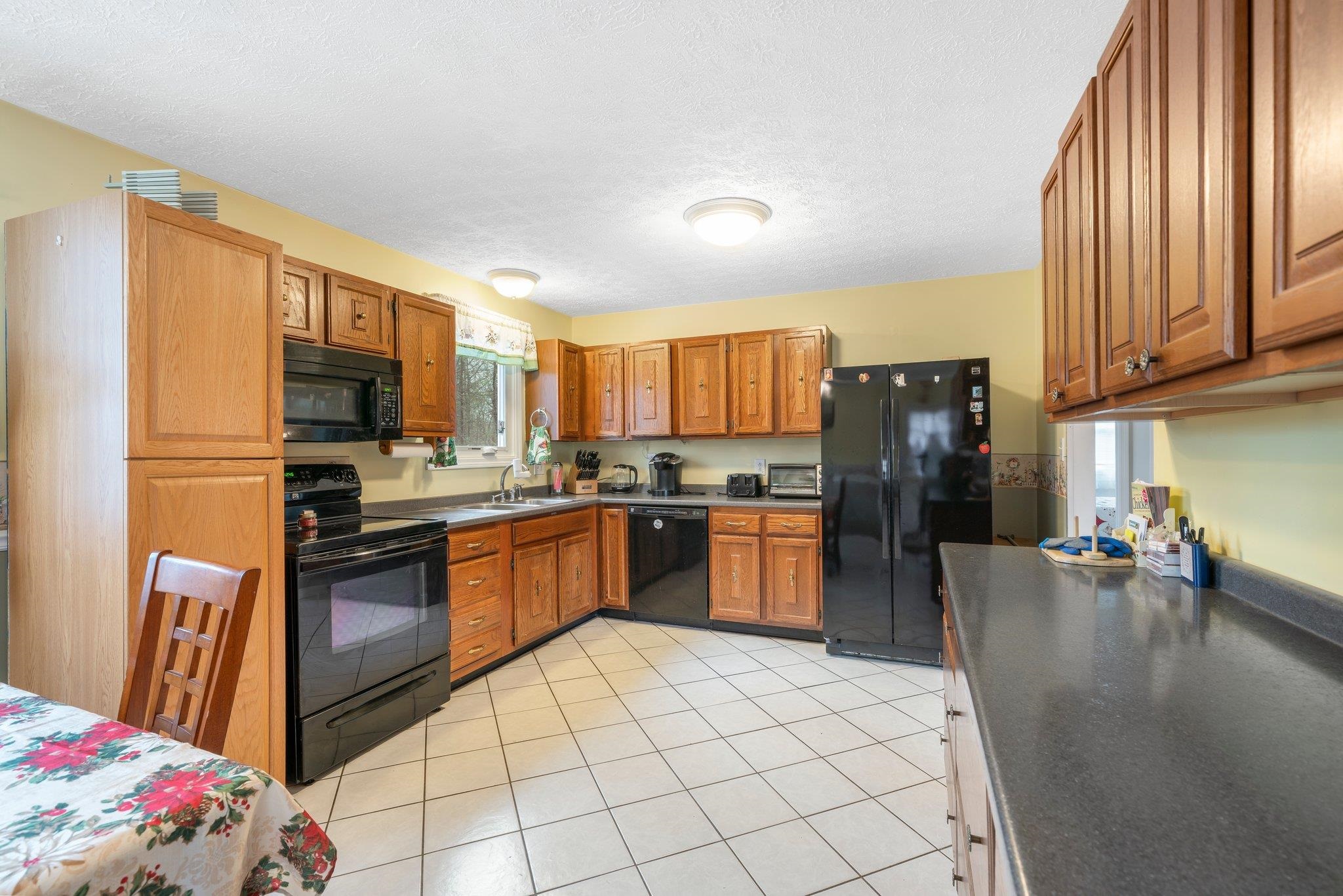 183 Hackett Hill Road Hooksett, NH 03106 - Photo 26 of 37