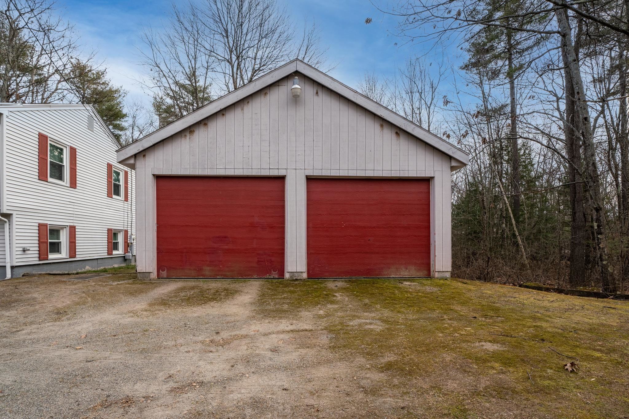 183 Hackett Hill Road Hooksett, NH 03106 - Photo 4 of 37