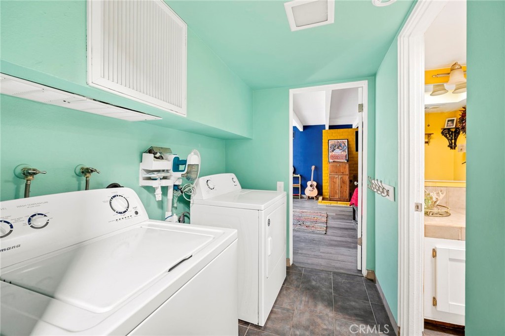 614 Gibbel Road Hemet, CA 92543 - Photo 24 of 30 a utility room with dryer and washer