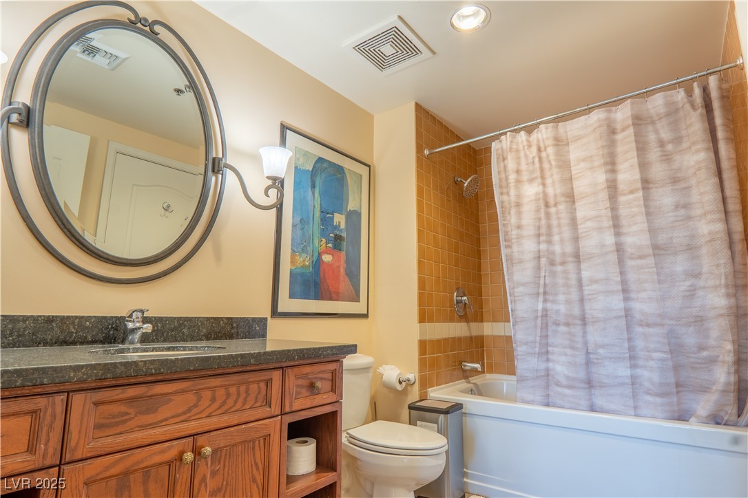 30 Strada Di Villaggio, Unit 617 Henderson, NV 89011 - Photo 13 of 34 Full bathroom with shower / bath combo with shower curtain and vanity