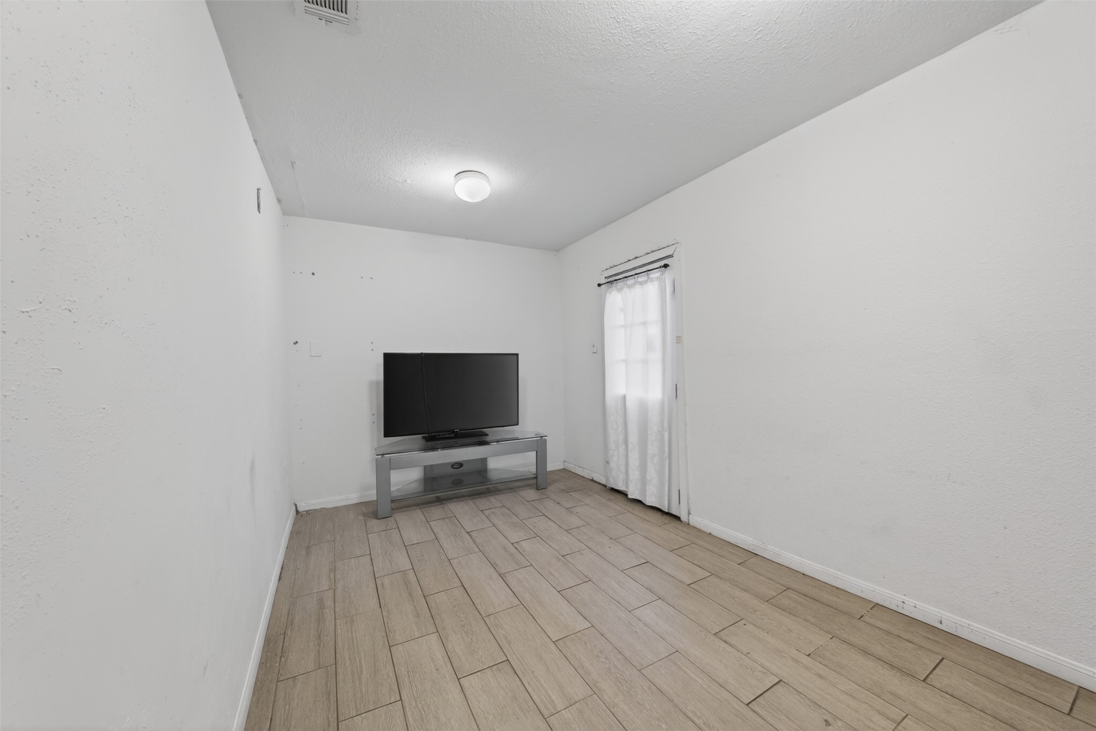8029 Tareyton Lane Houston, TX 77075 - Photo 9 of 20 a view of room with wooden floor and flat screen tv