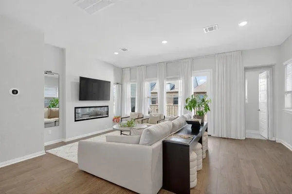 $2,995 | 7517 Sheboygan Avenue, Dallas, TX 75228