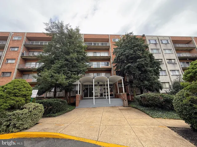 a house view with a outdoor space