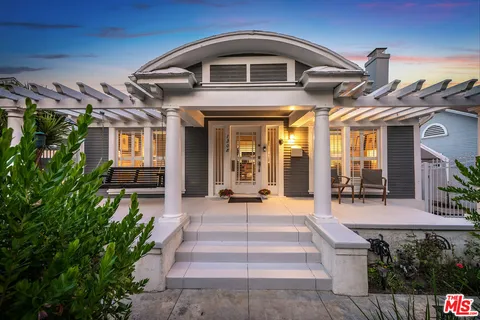 $2,750,000 | 1308 North Ogden Drive, West Hollywood, CA 90046