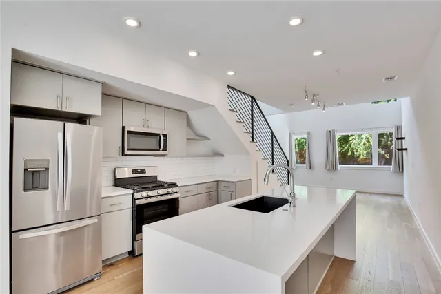 $2,500 | 2002 East 7th Street, Unit 234, Austin, TX 78702