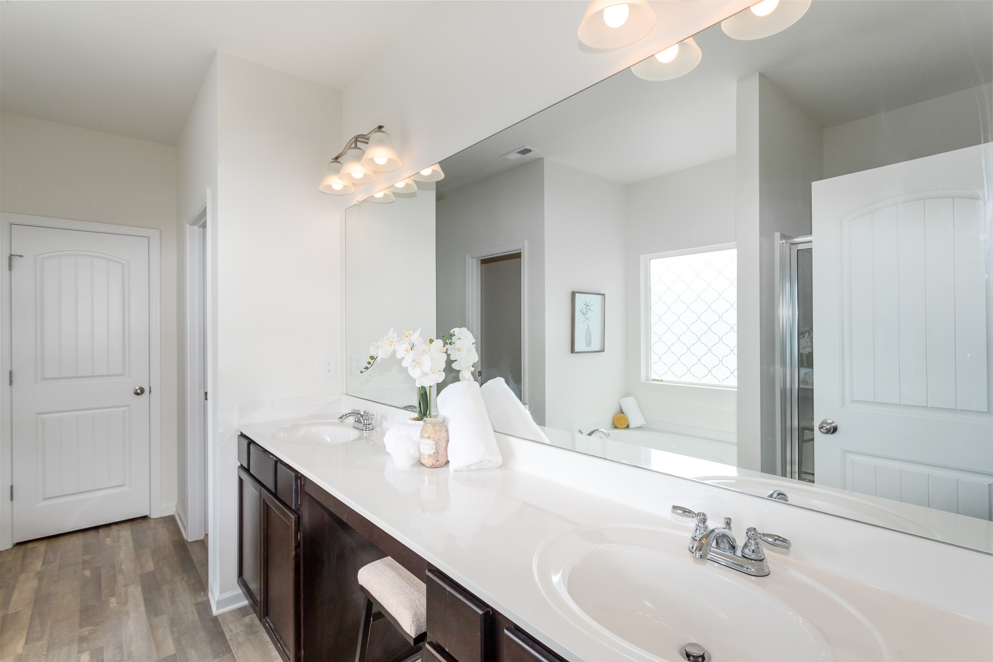 525 Burchell Lane Columbia, TN 38401 - Photo 24 of 35 a bathroom with a sink and a mirror