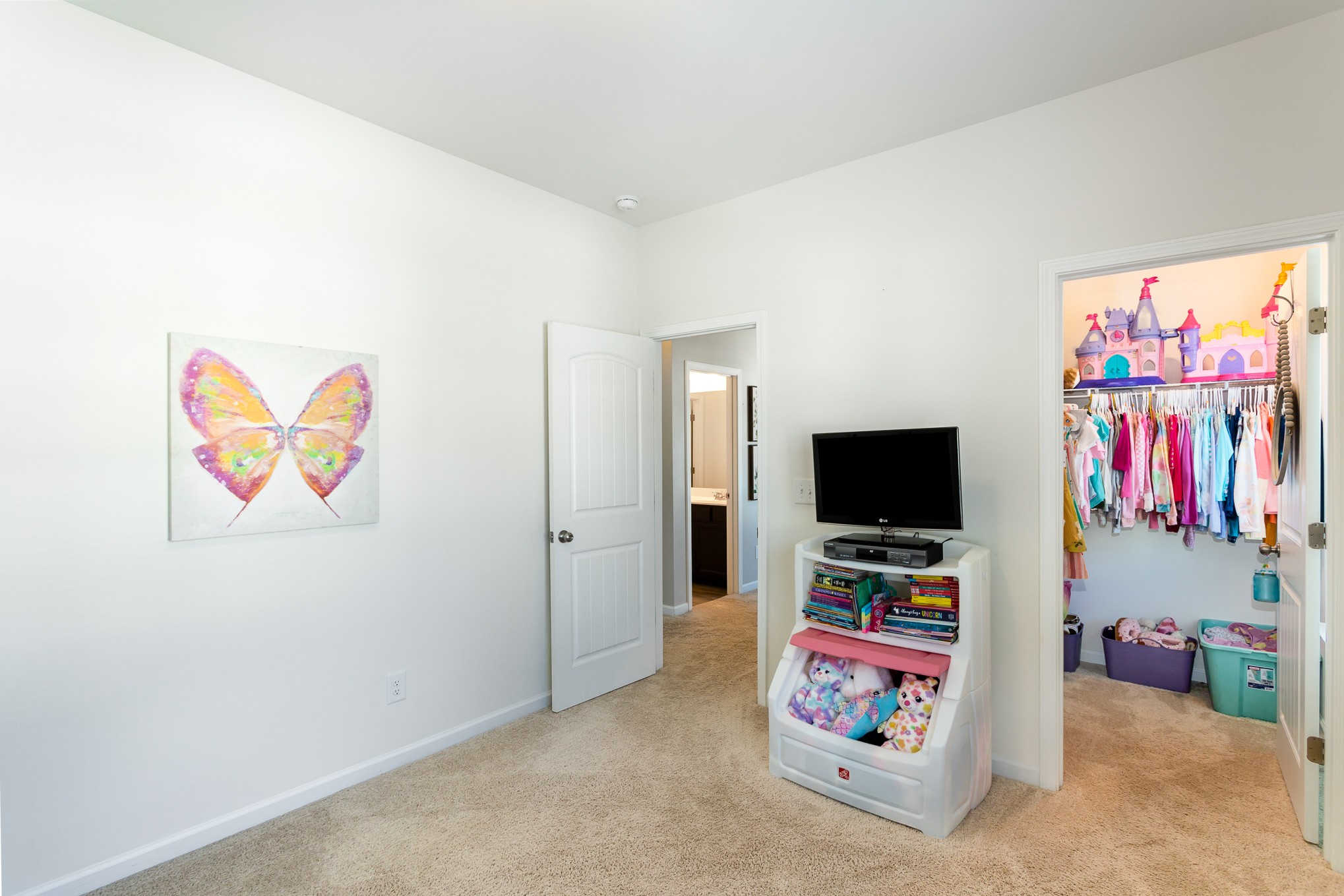 525 Burchell Lane Columbia, TN 38401 - Photo 28 of 35 a living room with furniture and a flat screen tv