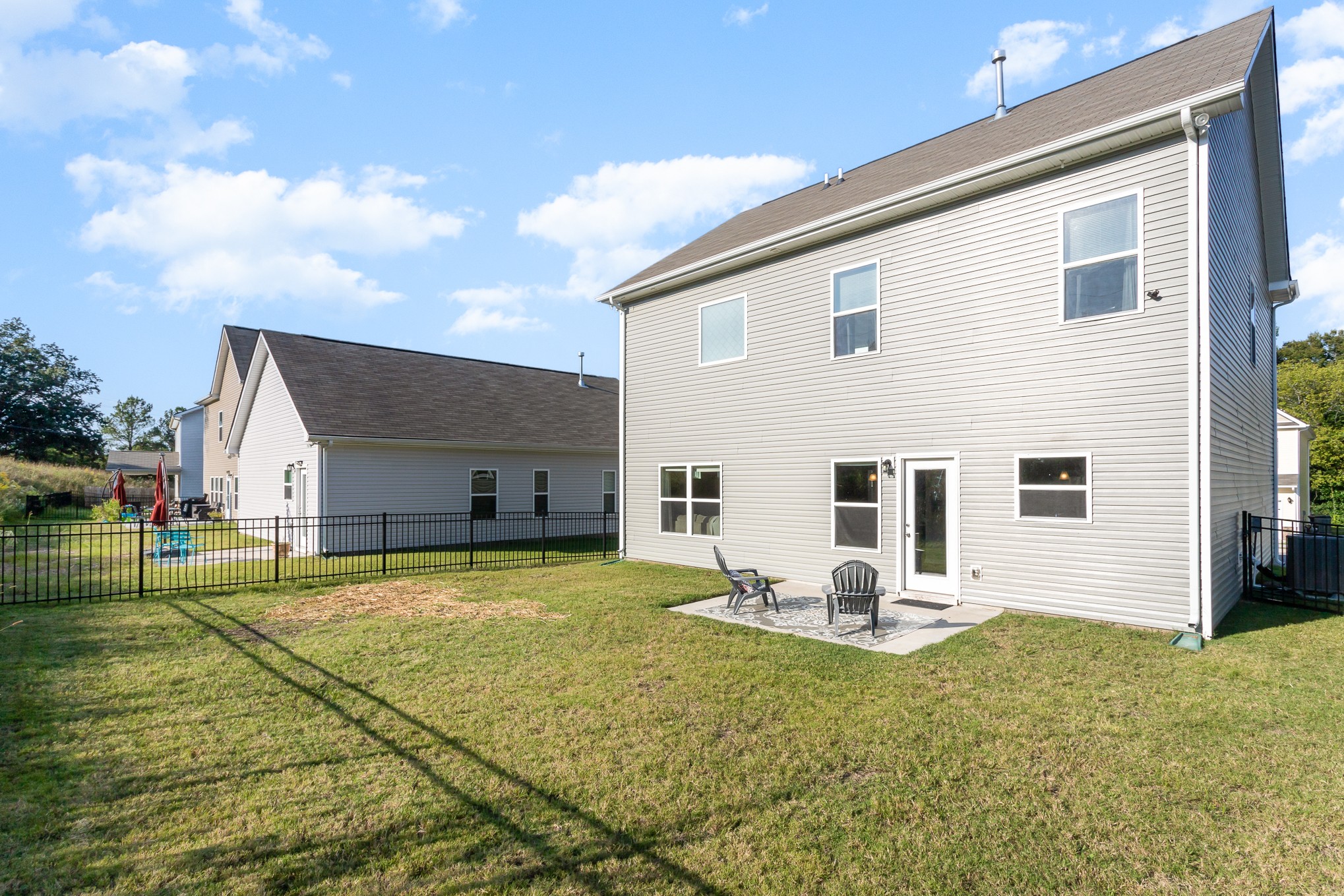 525 Burchell Lane Columbia, TN 38401 - Photo 33 of 35 a backyard of a house with table and chairs