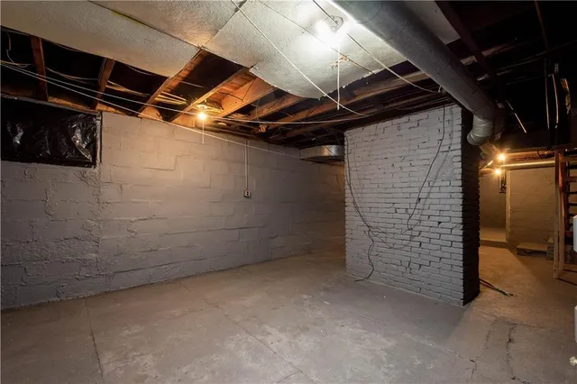 a view of walk in closet