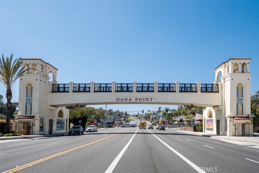 33852 Orilla Road Dana Point, CA 92629 - Photo 44 of 49 a view of a building with a street