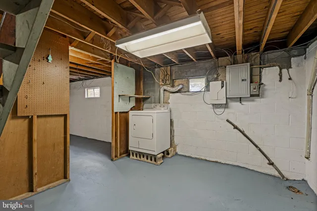 a view of a storage & utility room