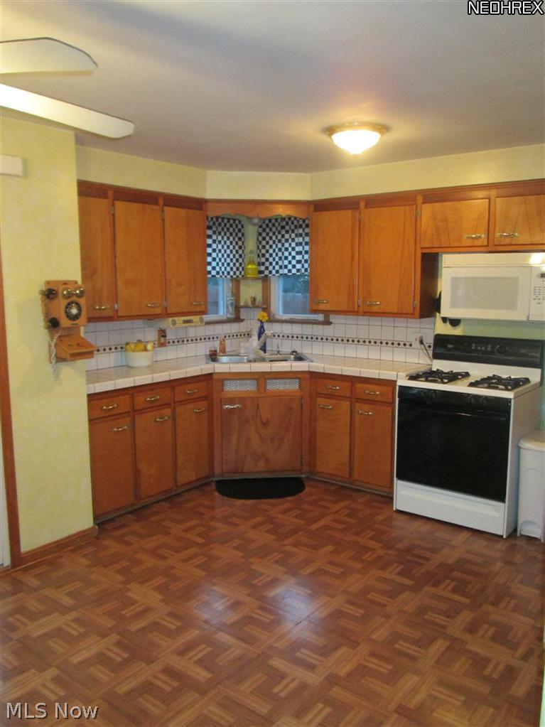 6915 Ridgewood Avenue Parma, OH 44129 - Photo 8 of 25