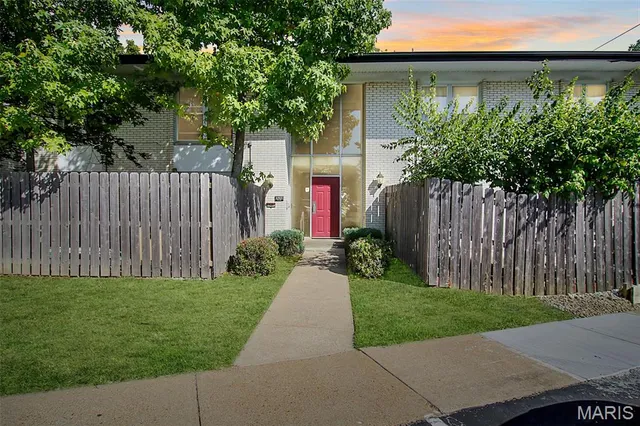 $99,900 | 10401 Briarbend Drive, Unit 2, St. Louis, MO 63146