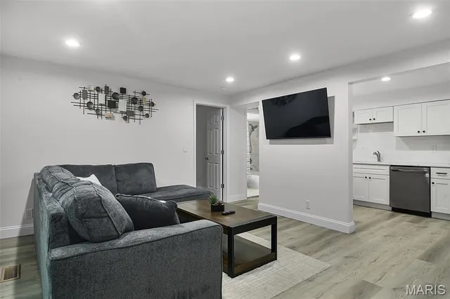 $99,900 | 10401 Briarbend Drive, Unit 2, St. Louis, MO 63146