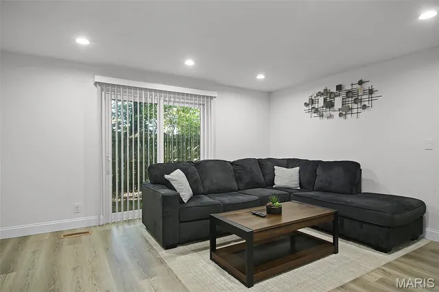 $99,900 | 10401 Briarbend Drive, Unit 2, St. Louis, MO 63146