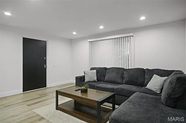 $99,900 | 10401 Briarbend Drive, Unit 2, St. Louis, MO 63146