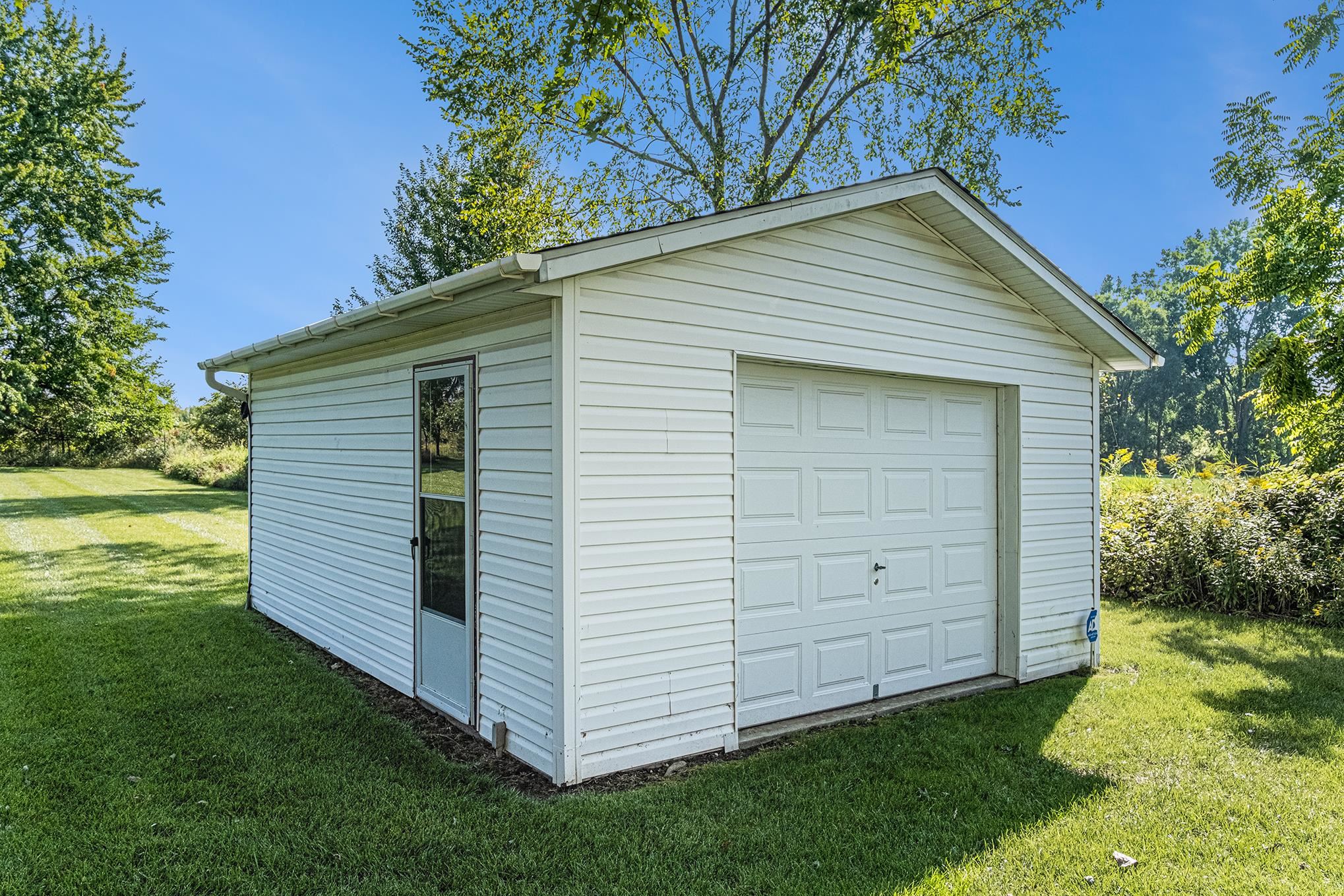 4075 Reid Road Swartz Creek, MI 48473 - Photo 29 of 32 50120491-28.JPG