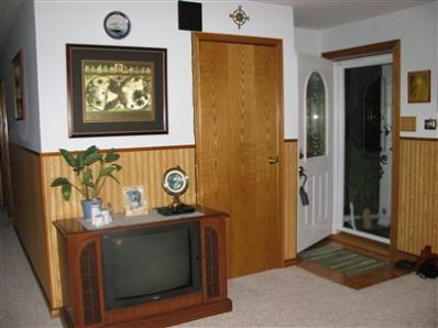 370 Riviera Circle Valparaiso, IN 46385 - Photo 2 of 10 398x298