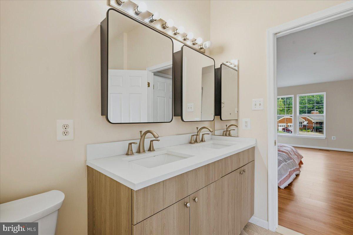 6903 Bock Road Fort Washington, MD 20744 - Photo 22 of 49 Primary En-suite Bath