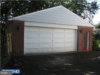 2102 Fortune Road Glenside, PA 19038 - Photo 9 of 9 Garage