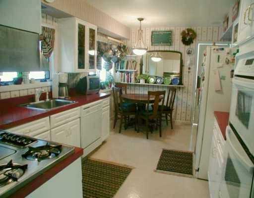 302 Field Club Ridge Road Pittsburgh, PA 15238 - Photo 4 of 8 Kitchen.