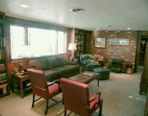 302 Field Club Ridge Road Pittsburgh, PA 15238 - Photo 6 of 8 Den/Family/Great Room.
