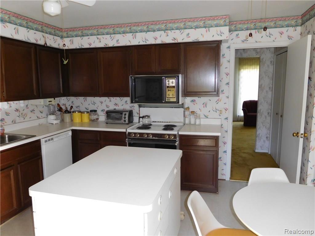 29616 Middlebelt Road Farmington Hills, MI 48334 - Photo 10 of 23