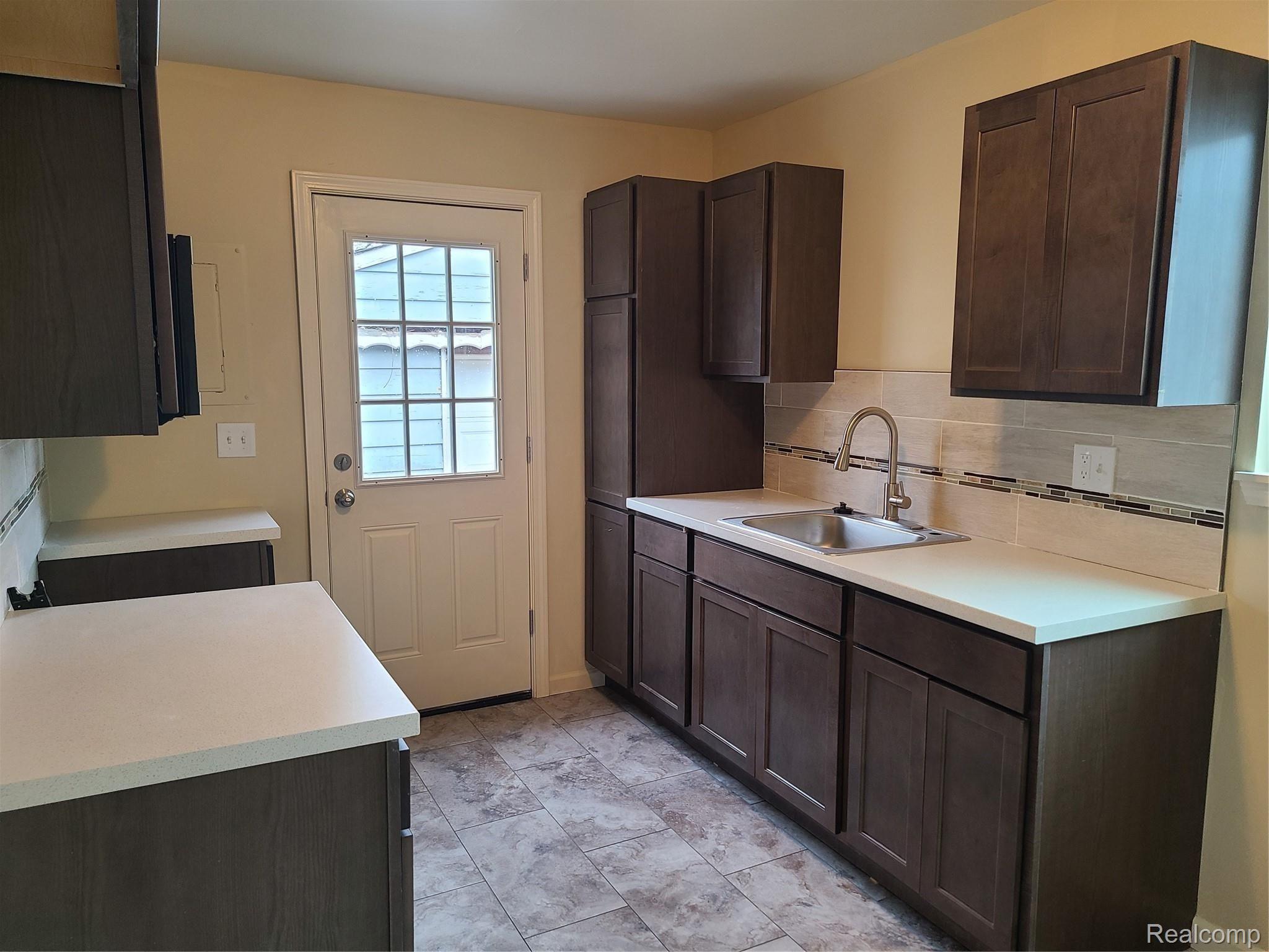 19457 Inkster Road Livonia, MI 48152 - Photo 3 of 16 New Kitchen