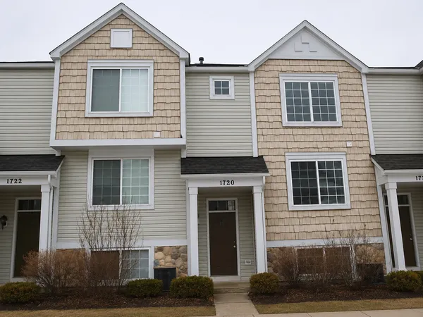 $315,000 | 1720 Middlebury Drive, Aurora, IL 60503
