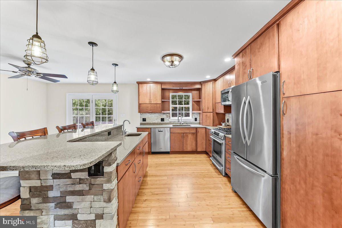 4169 Hunters Run Boulevard Reading, PA 19606 - Photo 9 of 33 Granite Counters, Gas Cooking,Stainless Appliances