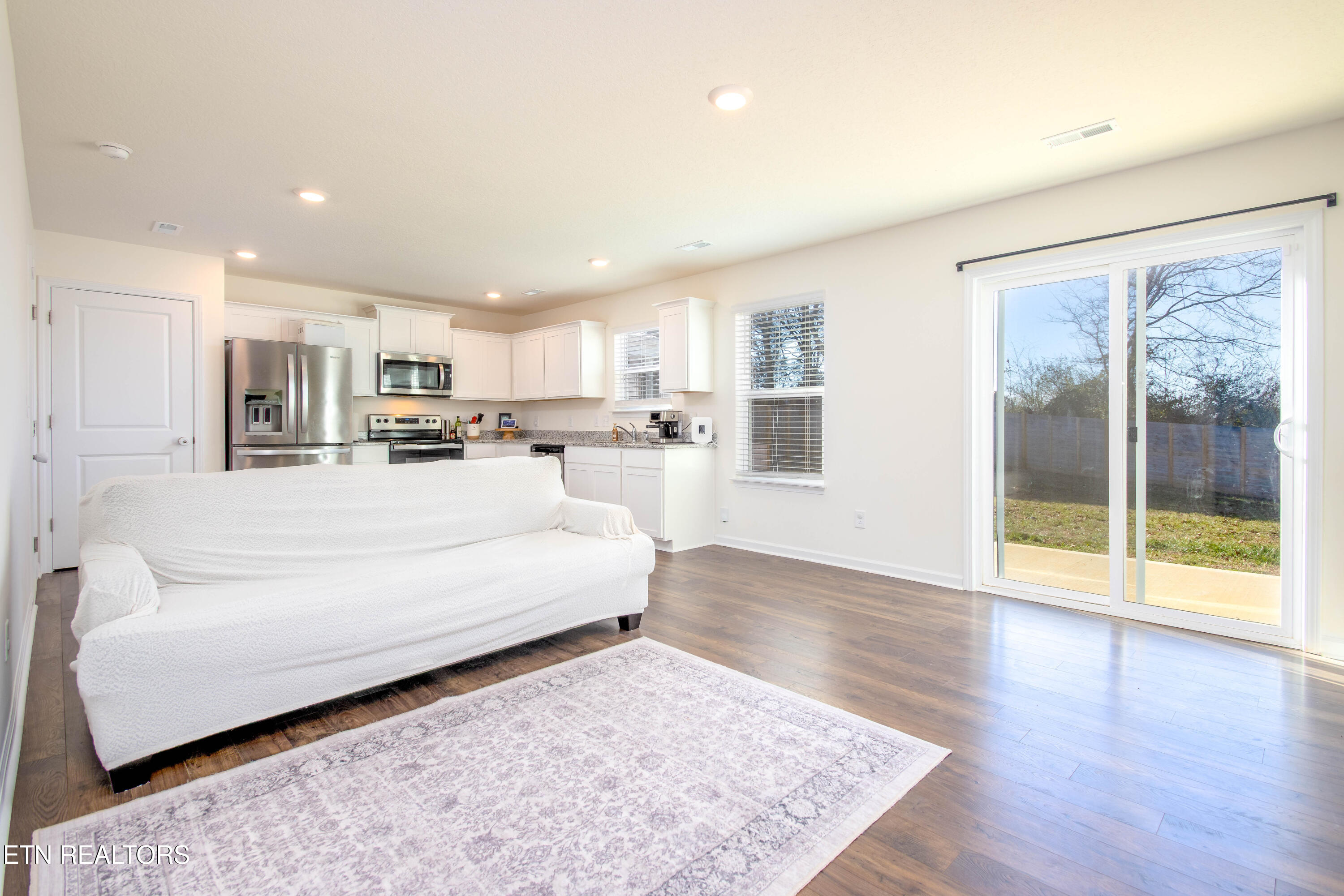 7535 Grasshopper Lane Corryton, TN 37721 - Photo 4 of 28 Livingroom