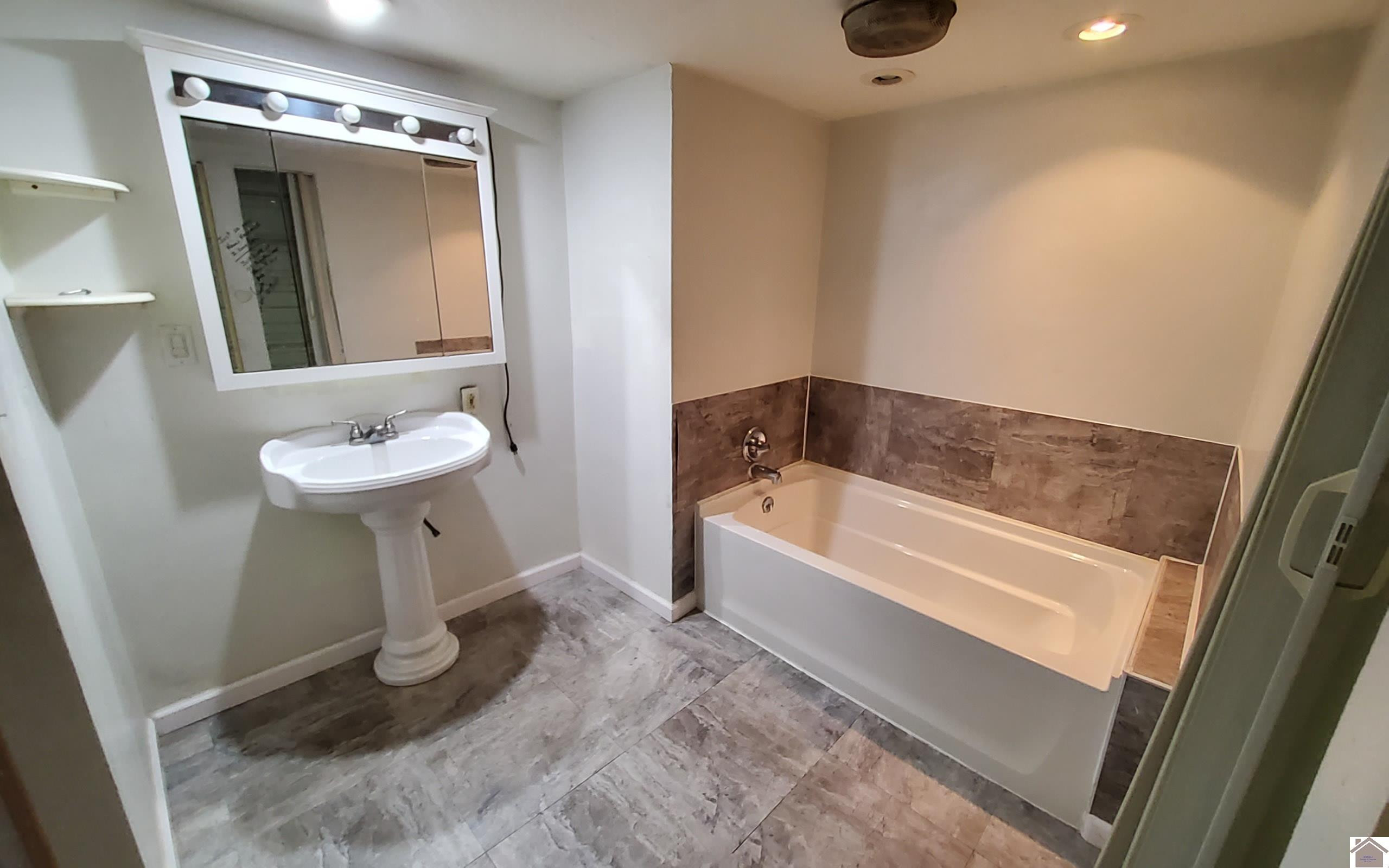 688 Ridge Road Gilbertsville, KY 42044 - Photo 17 of 25 Primary Bathroom