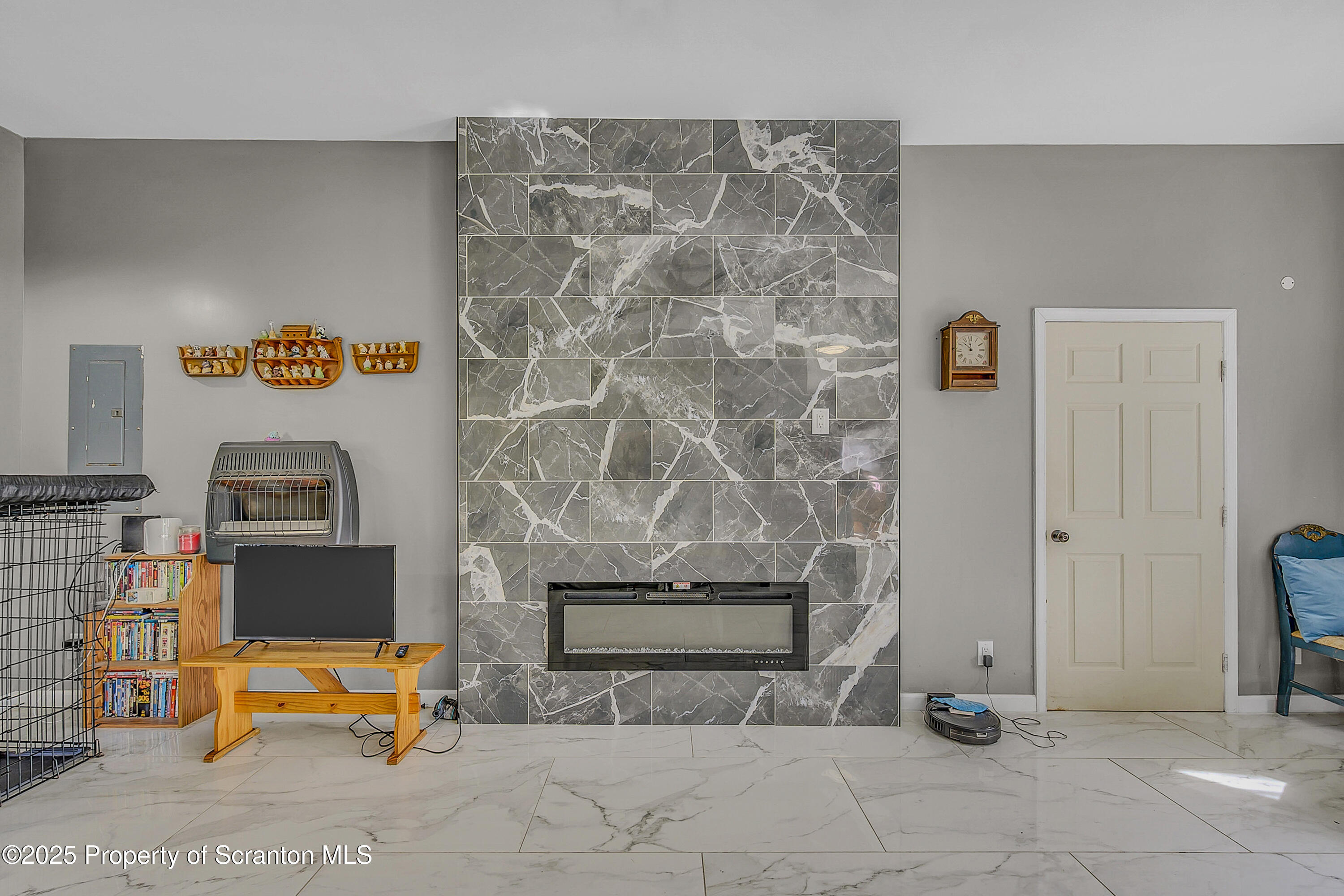 37 Mount Pocono Court Mount Pocono, PA 18344 - Photo 16 of 39 a living room with furniture