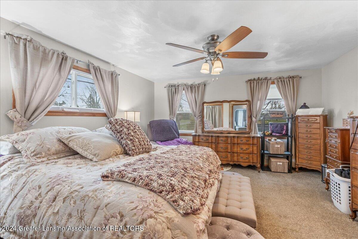 11739 Oneida Road Grand Ledge, MI 48837 - Photo 13 of 36 13-Media Jett - 32