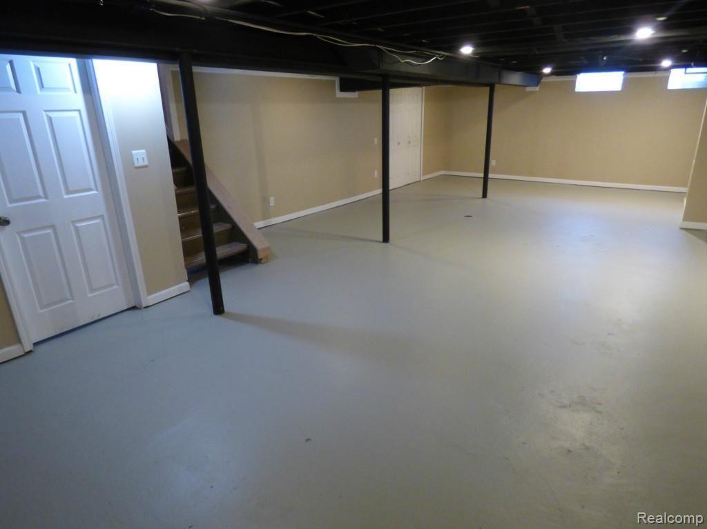 9818 Farmington Road Livonia, MI 48150 - Photo 26 of 34 P1080241.jpg