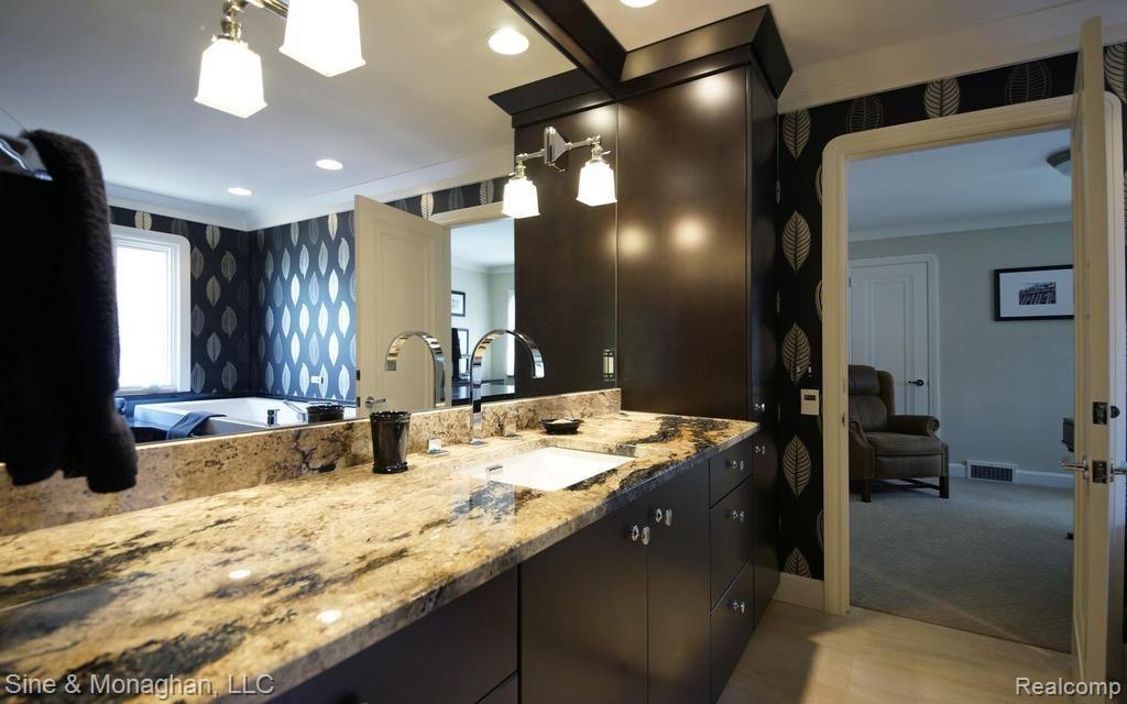 258 Moran Road Grosse Pointe, MI 48236 - Photo 14 of 24 17-photo-web-1024x640-78120.jpg