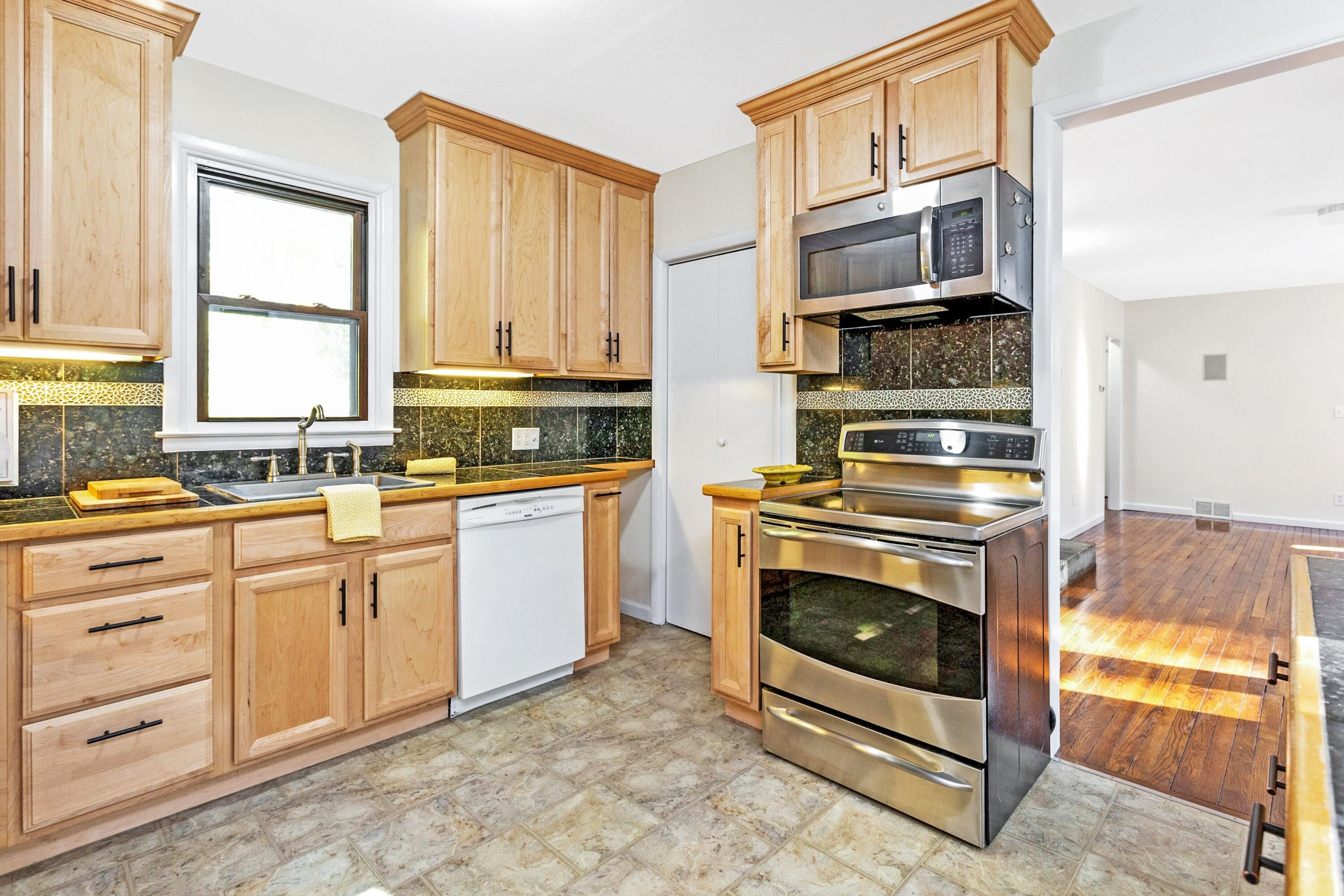 48 Short Woods Road New Fairfield, CT 06812 - Photo 12 of 28 012-428770-_MG_7486_11925705