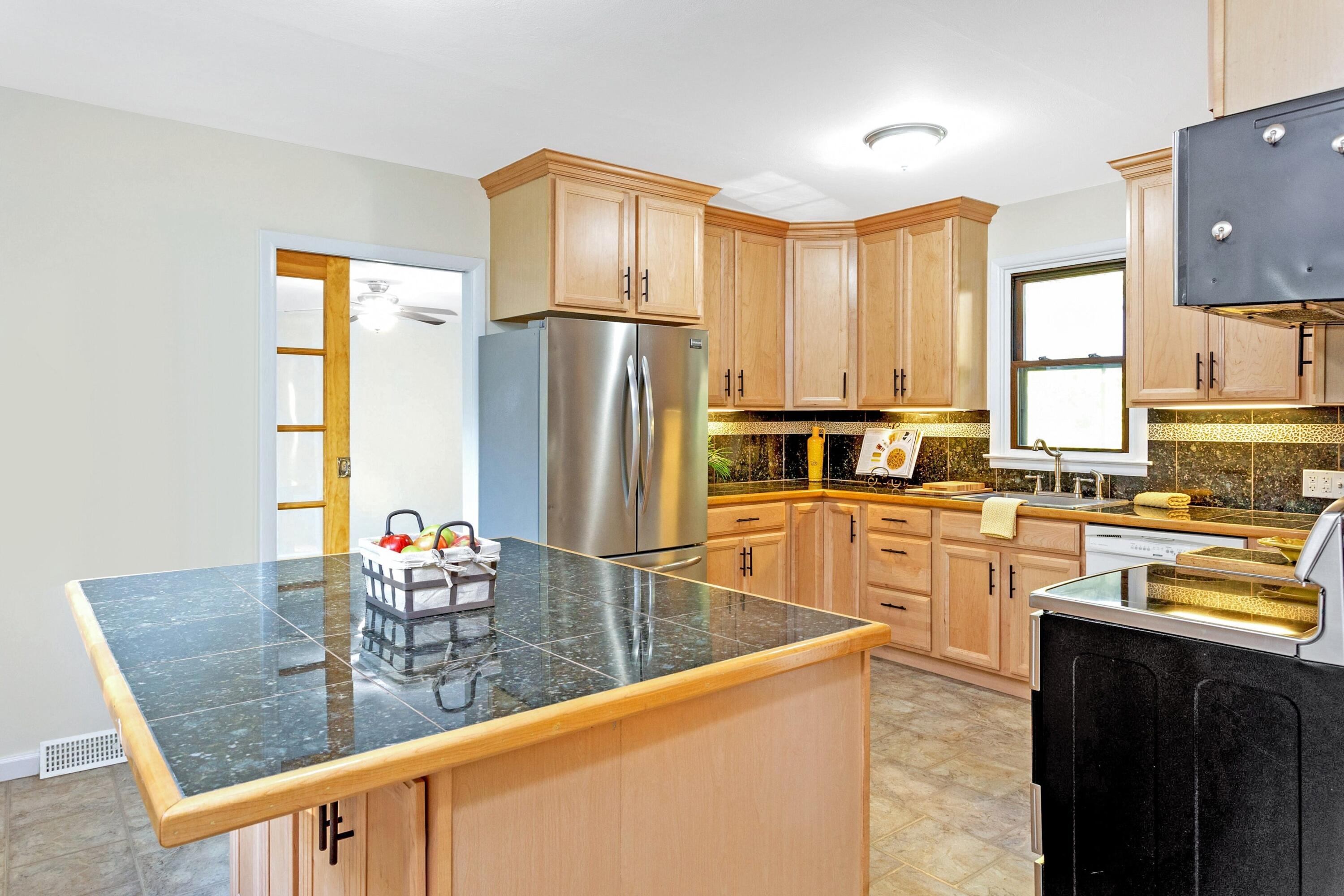 48 Short Woods Road New Fairfield, CT 06812 - Photo 8 of 28 008-428770-_MG_7482_11925701