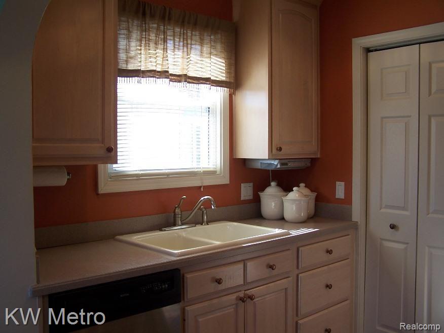 1198 Harvard Road Berkley, MI 48072 - Photo 5 of 16 kitchen 2.jpg