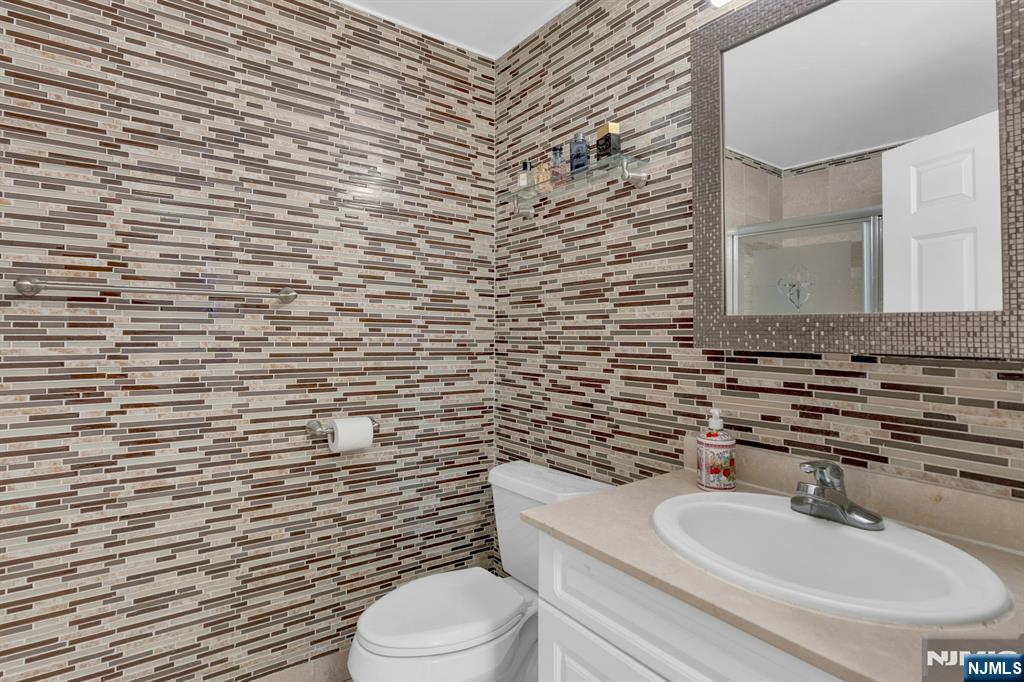 100 Old Palisade Road, Unit 3101 Fort Lee, NJ 07024 - Photo 14 of 28 a bathroom with a sink a toilet and mirror