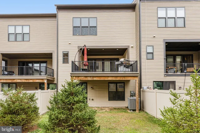 $1,010,000 | 12307 West Oaks Drive, Fairfax, VA 22030