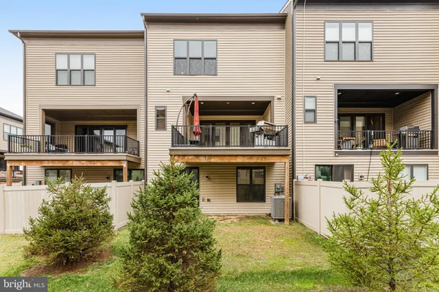 $1,010,000 | 12307 West Oaks Drive, Fairfax, VA 22030