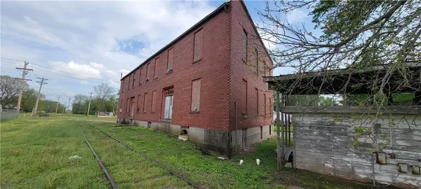 $175,000 | 512 East Monroe Street, Iola, KS 66749