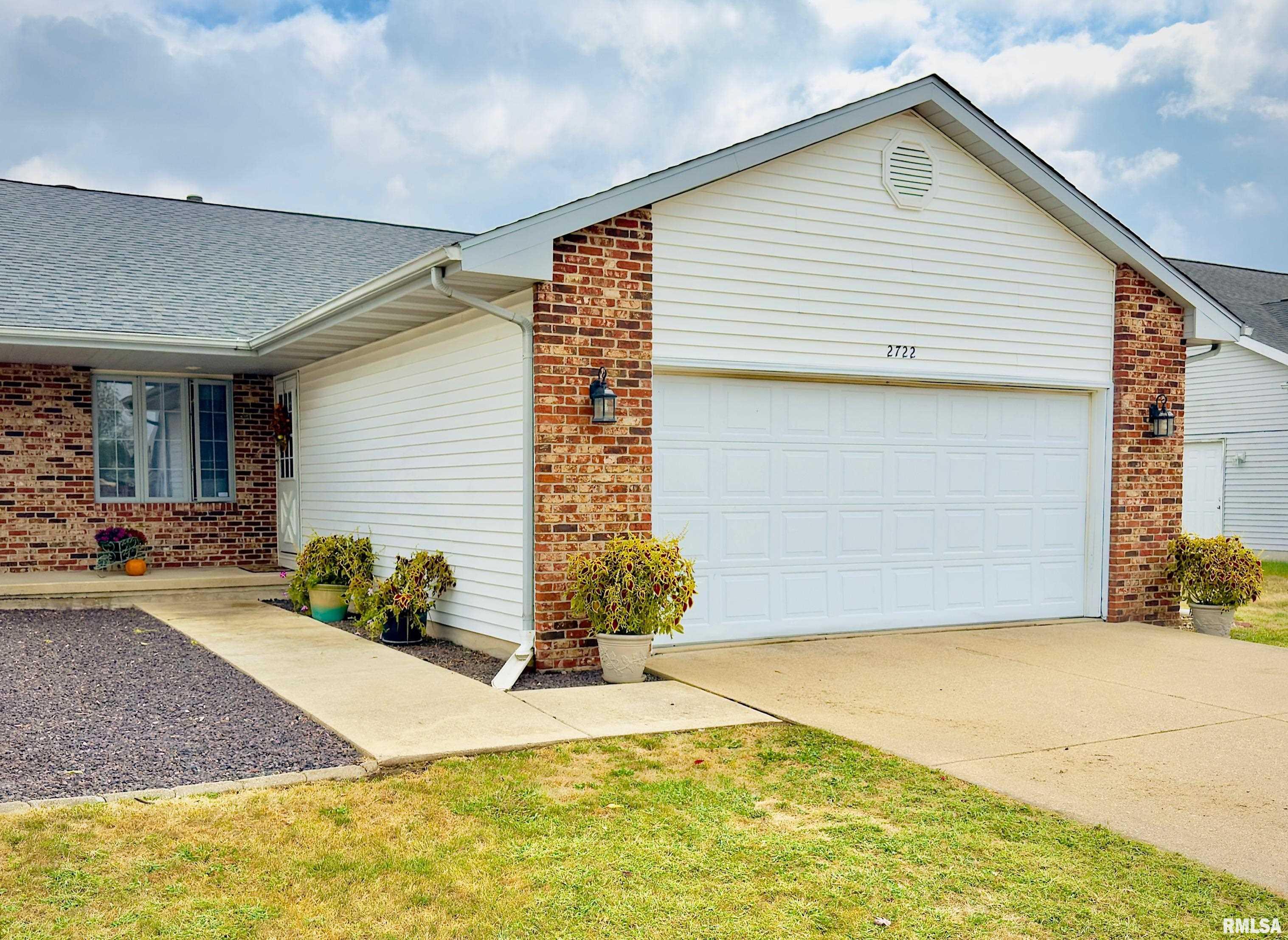 2722 Walter Road Springfield, IL 62703 - Photo 1 of 15