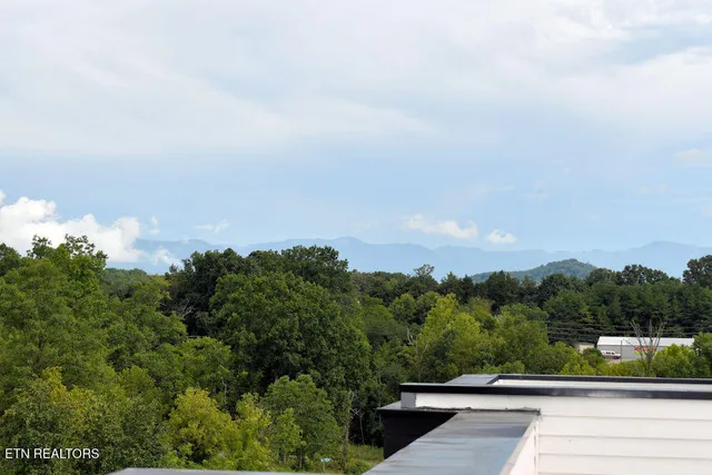 $639,000 | 206 Granite Drive, Sevierville, TN 37876