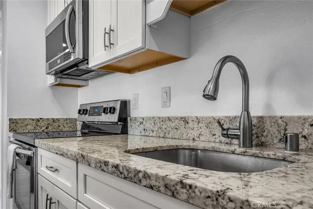 $698,000 | 649 South Prospect Avenue, Unit 103, Redondo Beach, CA 90277