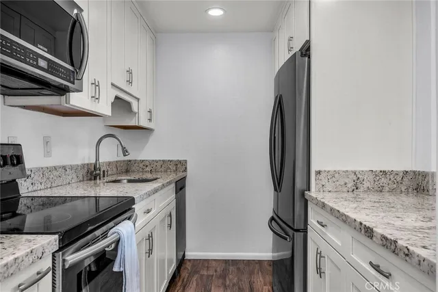 $698,000 | 649 South Prospect Avenue, Unit 103, Redondo Beach, CA 90277