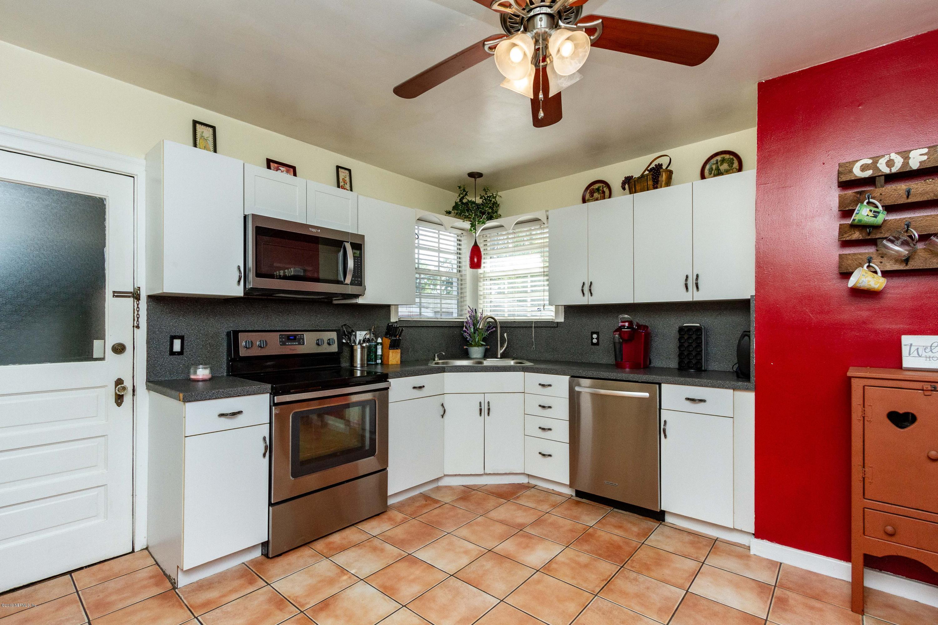 2150 Traymore Road Jacksonville, FL 32207 - Photo 15 of 39 Corner windows