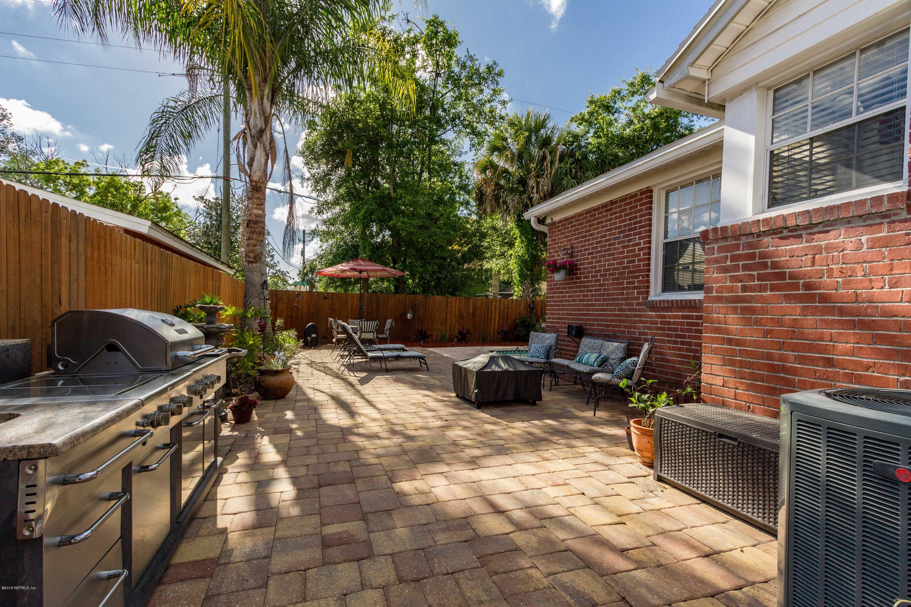 2150 Traymore Road Jacksonville, FL 32207 - Photo 30 of 39 Plenty of hardscape