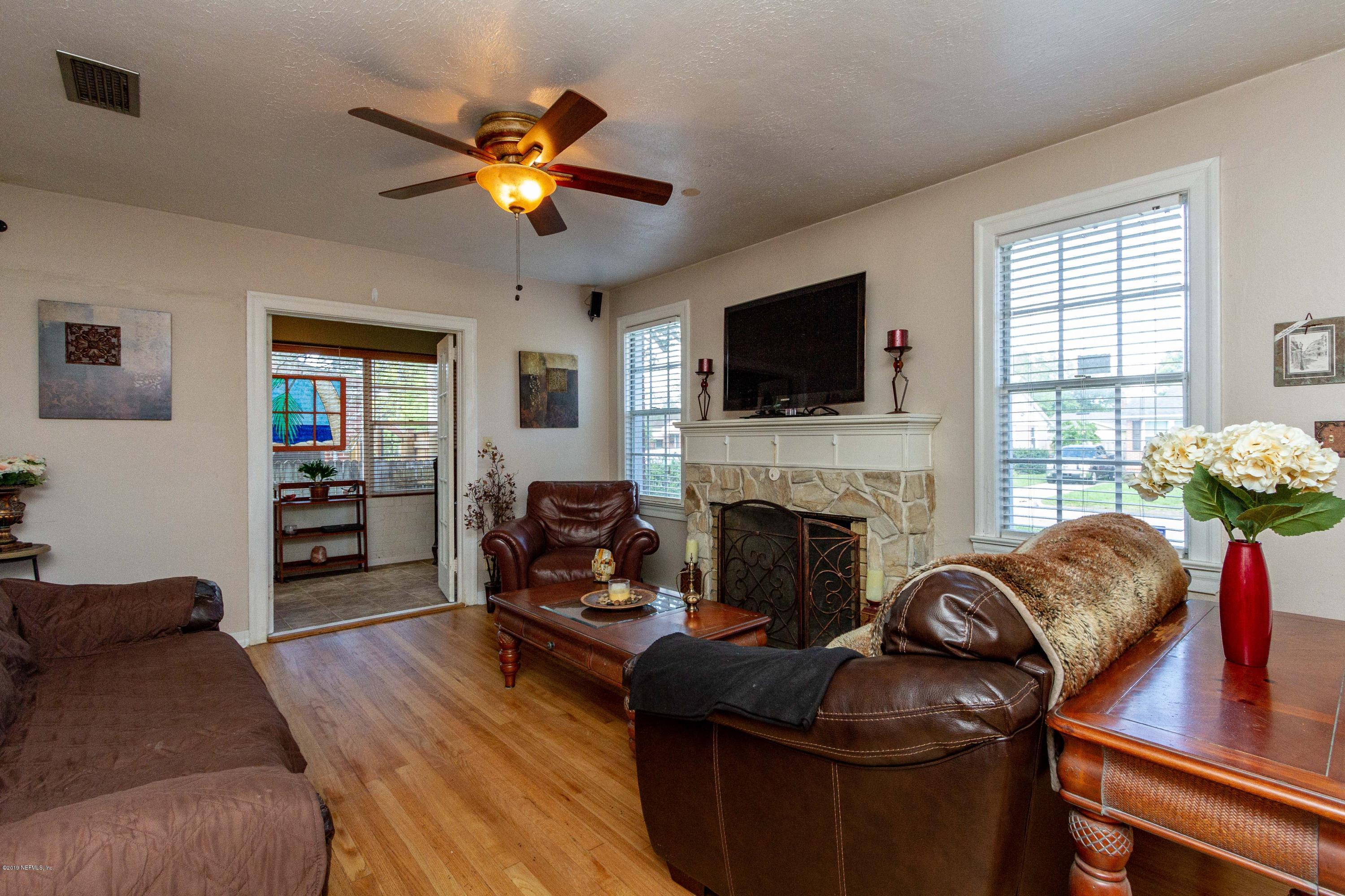 2150 Traymore Road Jacksonville, FL 32207 - Photo 7 of 39 Into the sunoom/ office